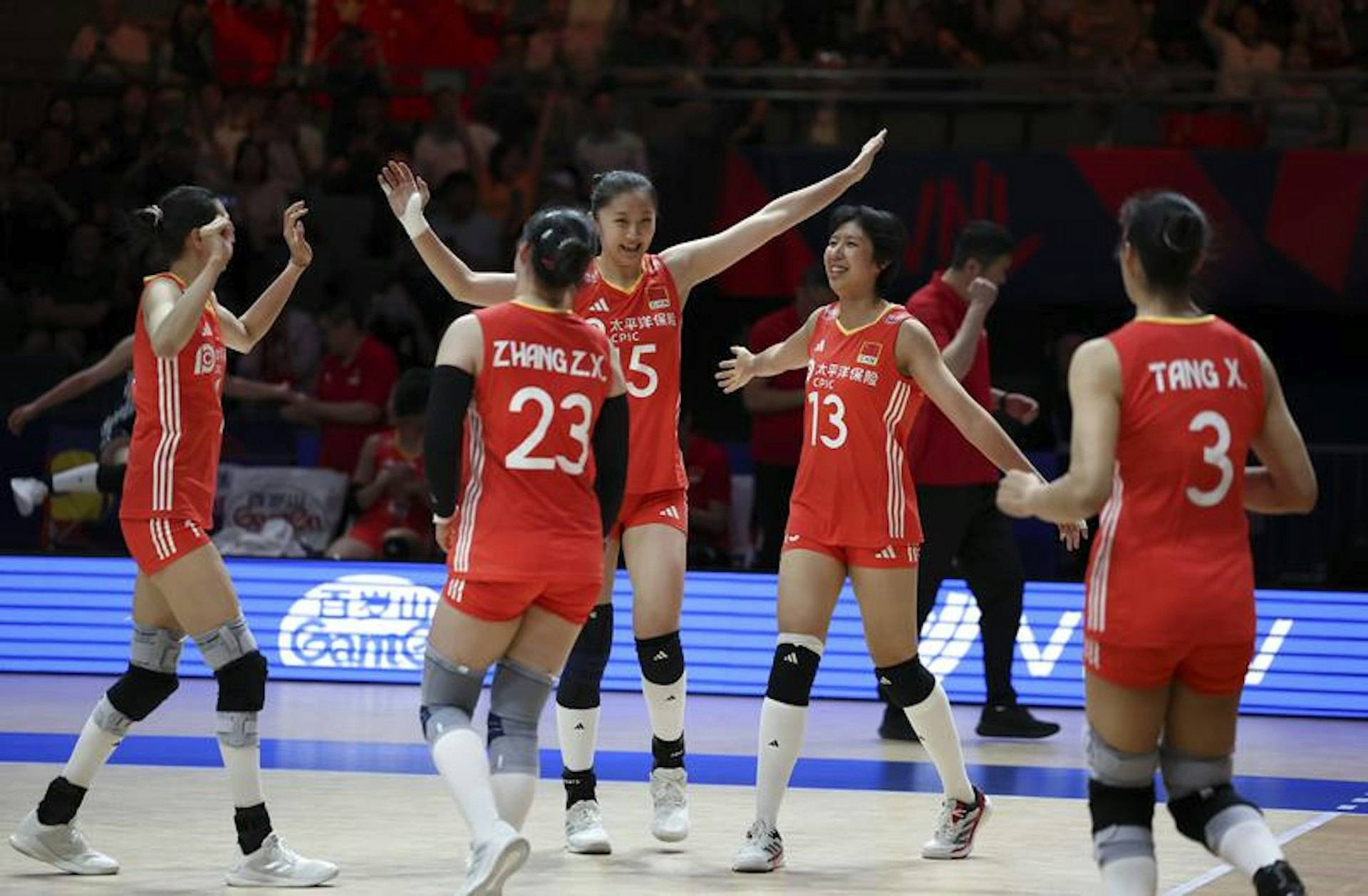 2025VNL中国女排旗开得胜二传手张籽萱成最大惊喜！